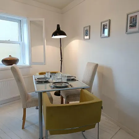2 Bed Functional House Close To Manor Park Train Station London Exterior foto