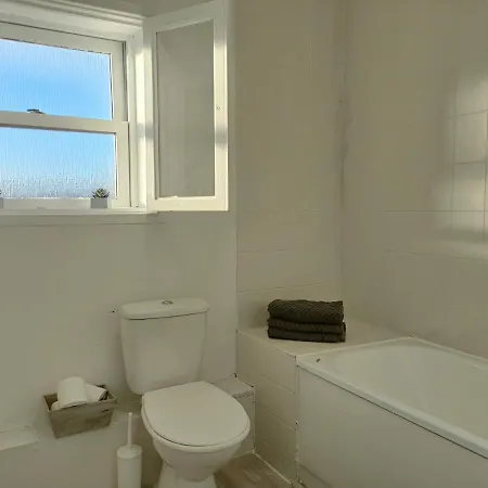 2 Bed Functional House Close To Manor Park Train Station London Exterior foto