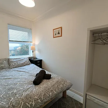 2 Bed Functional House Close To Manor Park Train Station London Exterior foto