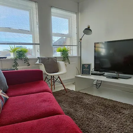 2 Bed Functional House Close To Manor Park Train Station London Exterior foto