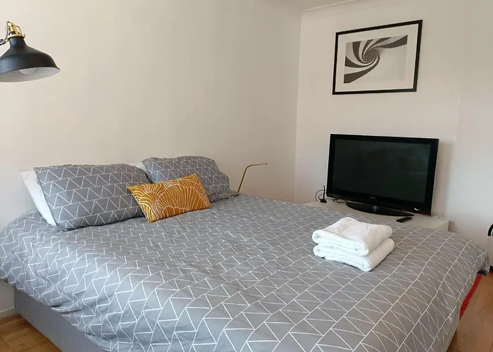 2 Bed Functional House Close To Manor Park Train Station